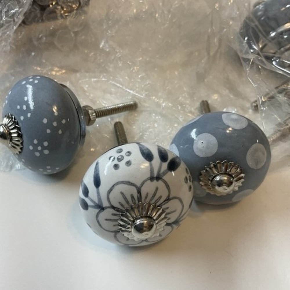 VTG NWOB Artncraft White/Blue Set Of 8 Luxury‎ Ceramic Knobs Drawer Cabinet